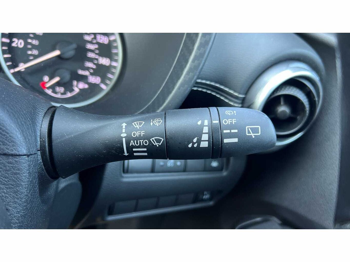 Nissan Juke 1.6 (143ps) Hybrid N-Connecta Auto
