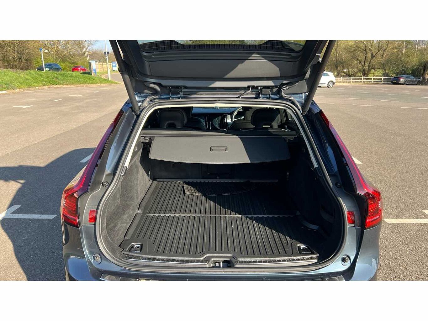 Volvo V90 2.0 B5P Ultimate Dark 5dr Auto