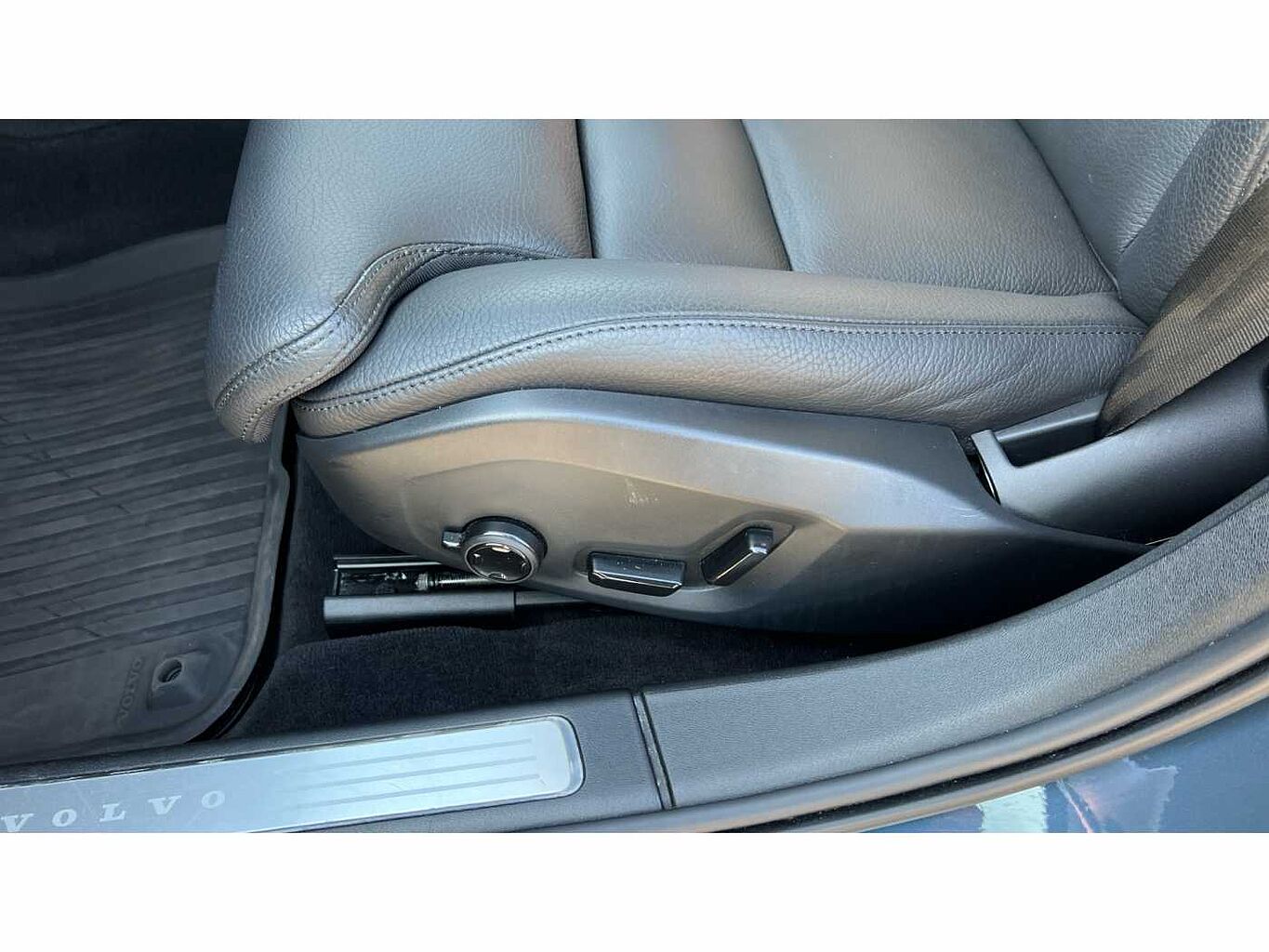 Volvo V90 2.0 B5P Ultimate Dark 5dr Auto