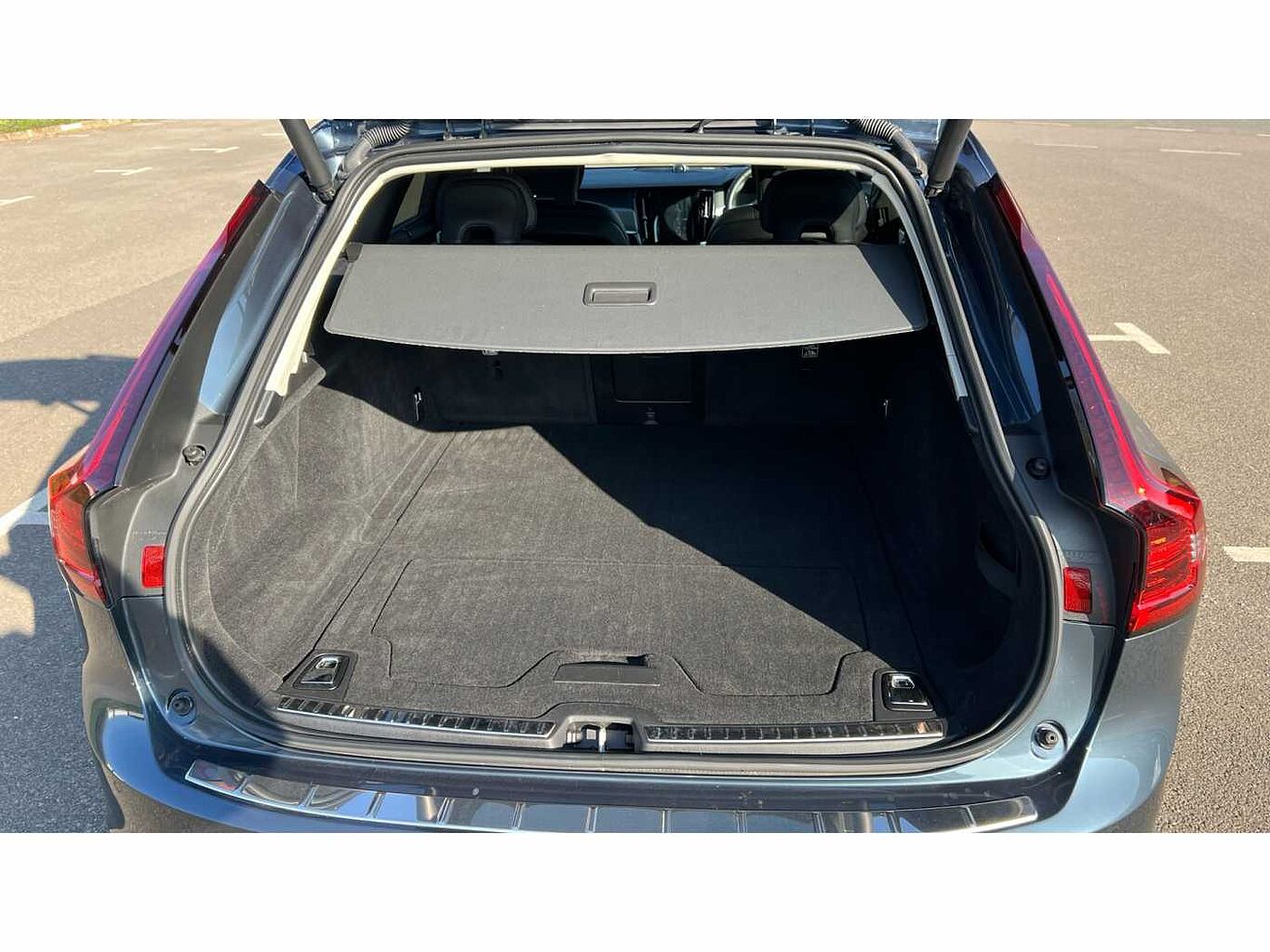 Volvo V90 2.0 B5P Ultimate Dark 5dr Auto