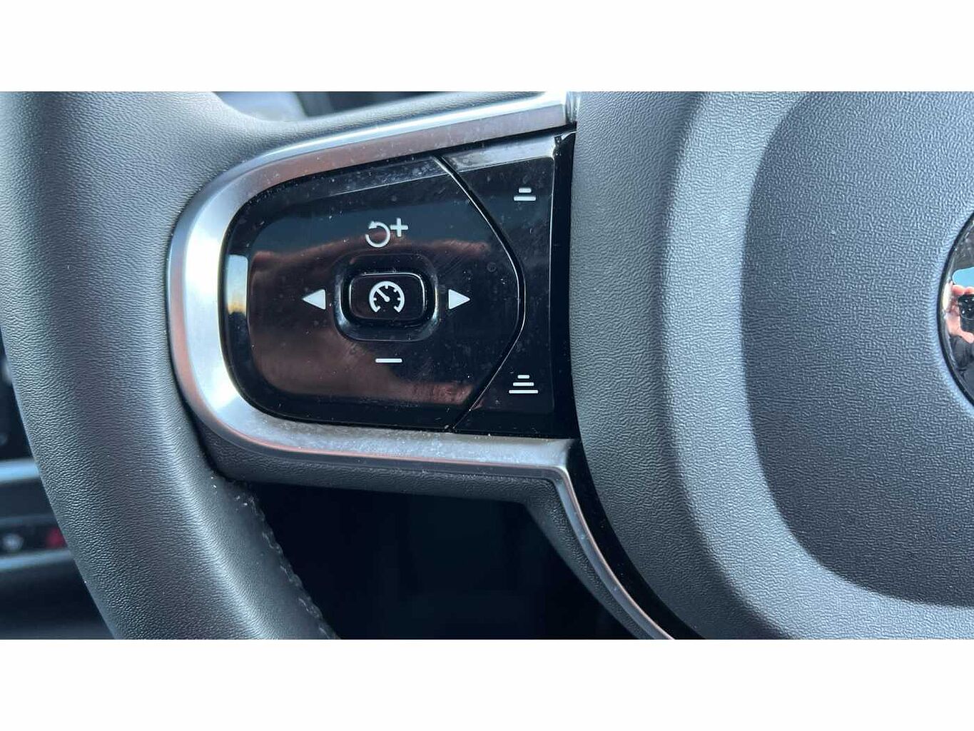 Volvo V90 2.0 B5P Ultimate Dark 5dr Auto