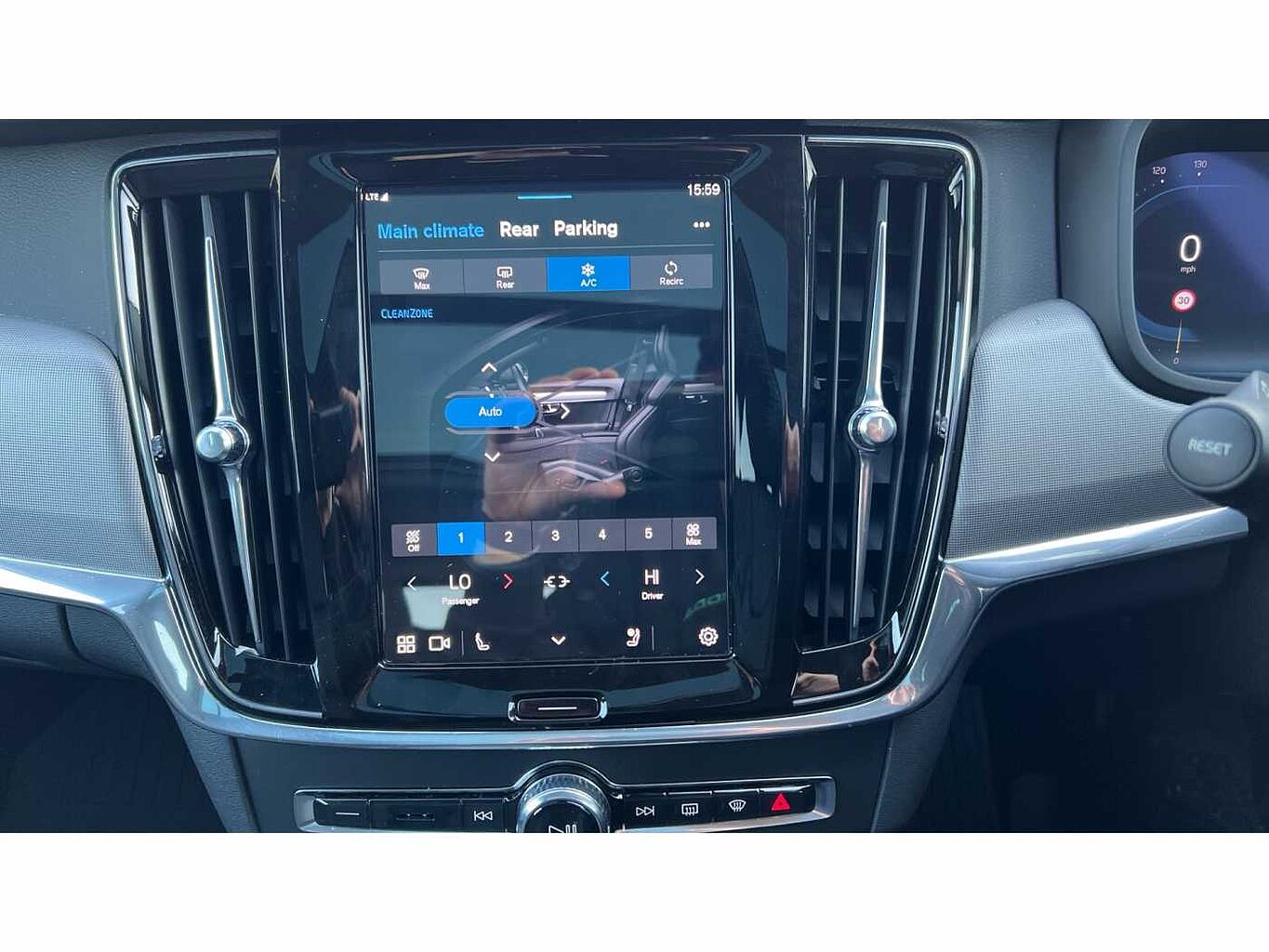 Volvo V90 2.0 B5P Ultimate Dark 5dr Auto