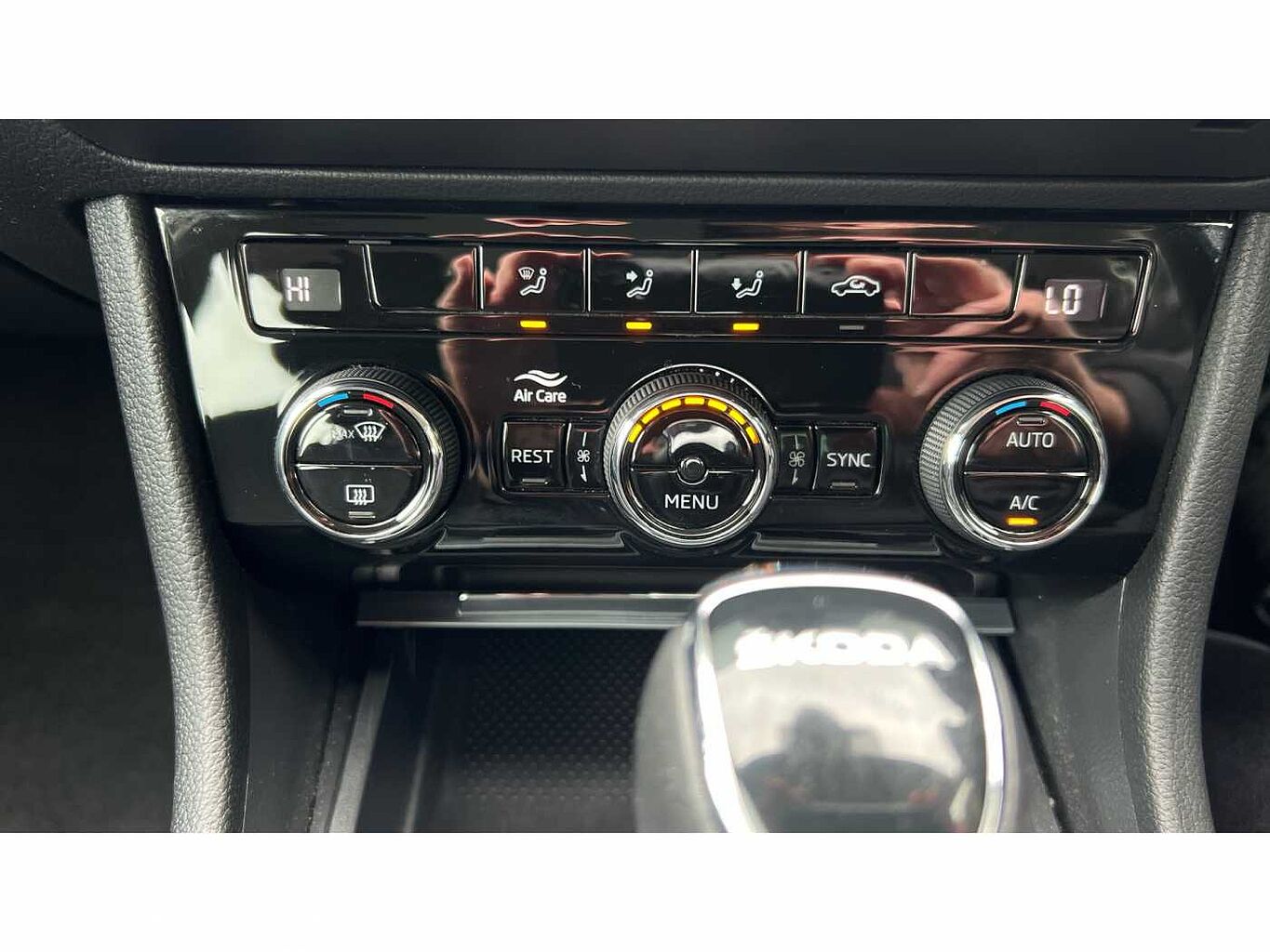 SKODA Superb 1.5 TSI 150ps SE Technology ACT DSG Estate
